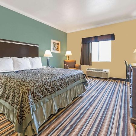 Days Inn By Wyndham Rockdale Texas Екстер'єр фото