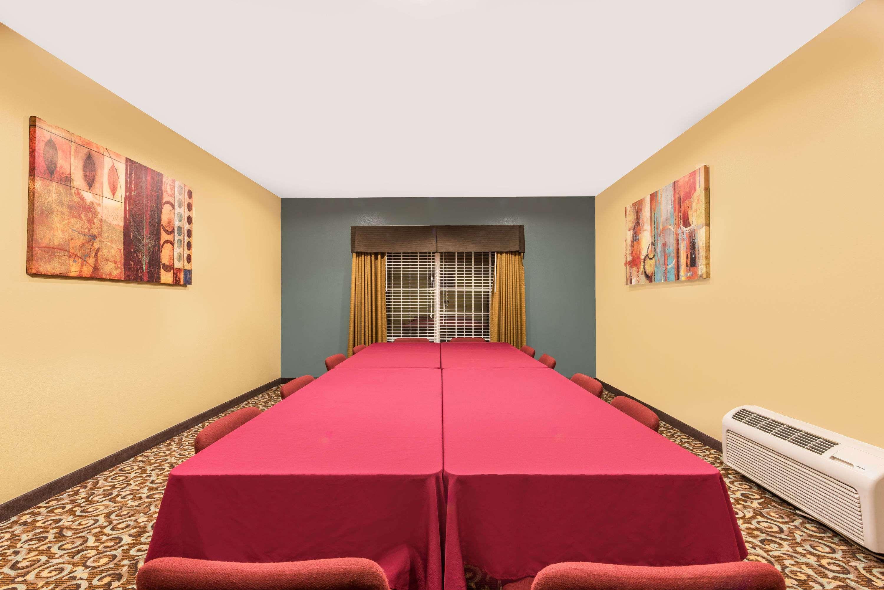 Days Inn By Wyndham Rockdale Texas Екстер'єр фото