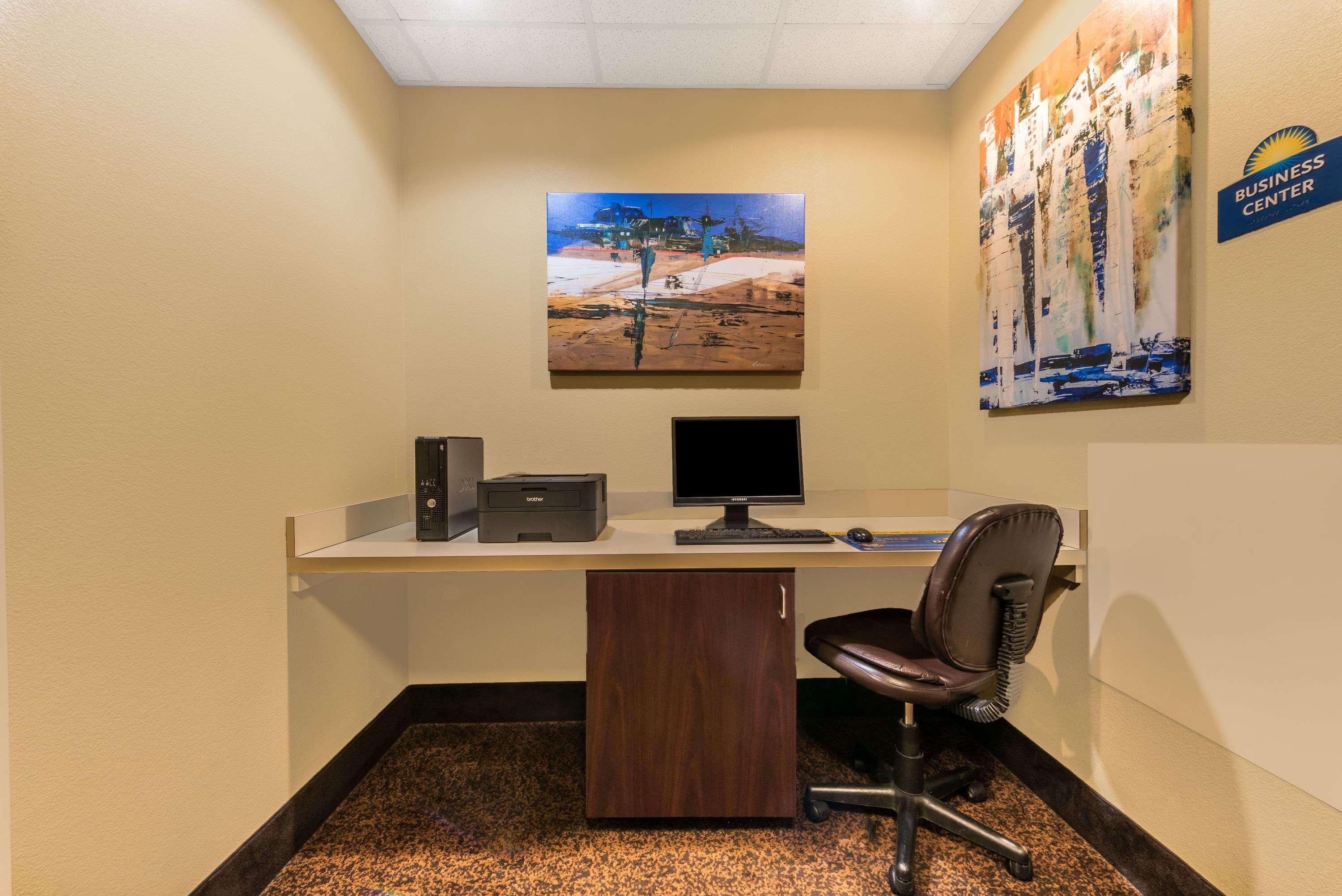 Days Inn By Wyndham Rockdale Texas Екстер'єр фото