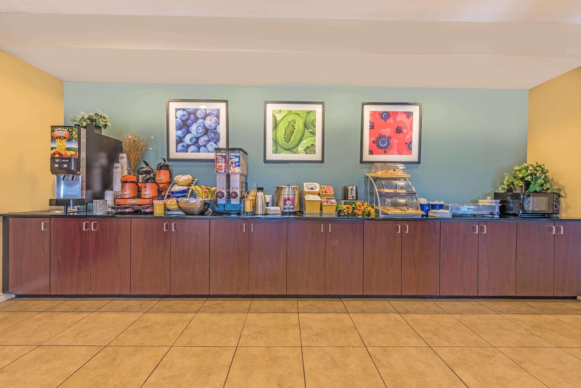 Days Inn By Wyndham Rockdale Texas Екстер'єр фото