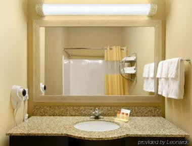Days Inn By Wyndham Rockdale Texas Екстер'єр фото